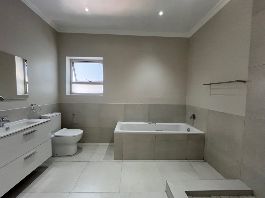 3 Bedroom Property for Sale in Bishopscourt Western Cape